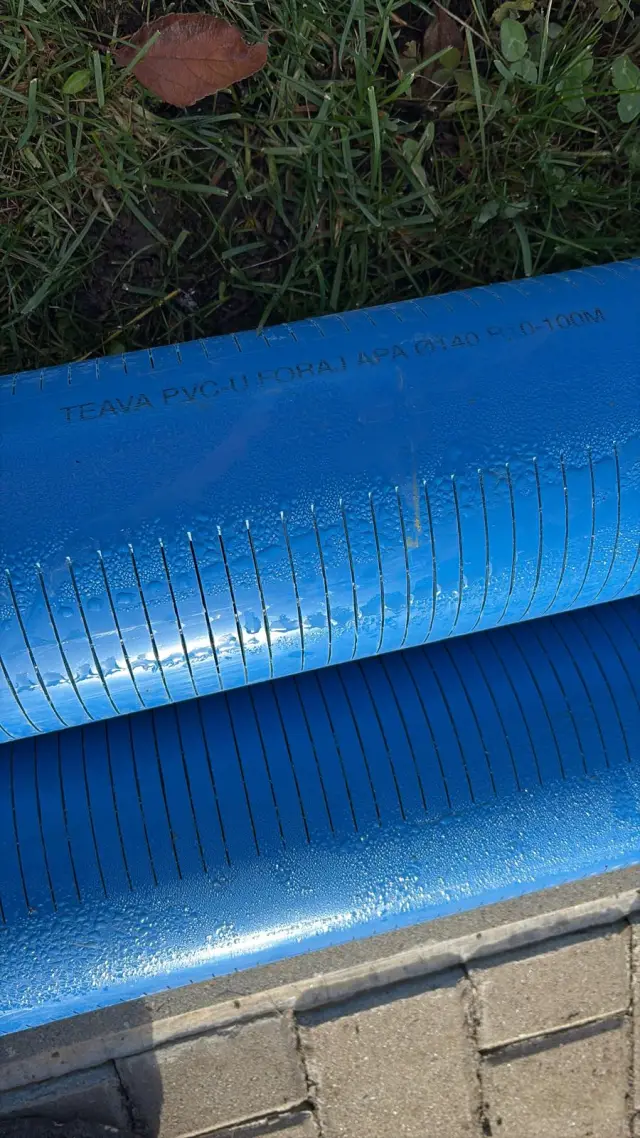 Tub PVC albastru pentru puț, cu filtru cu fantă, detaliu